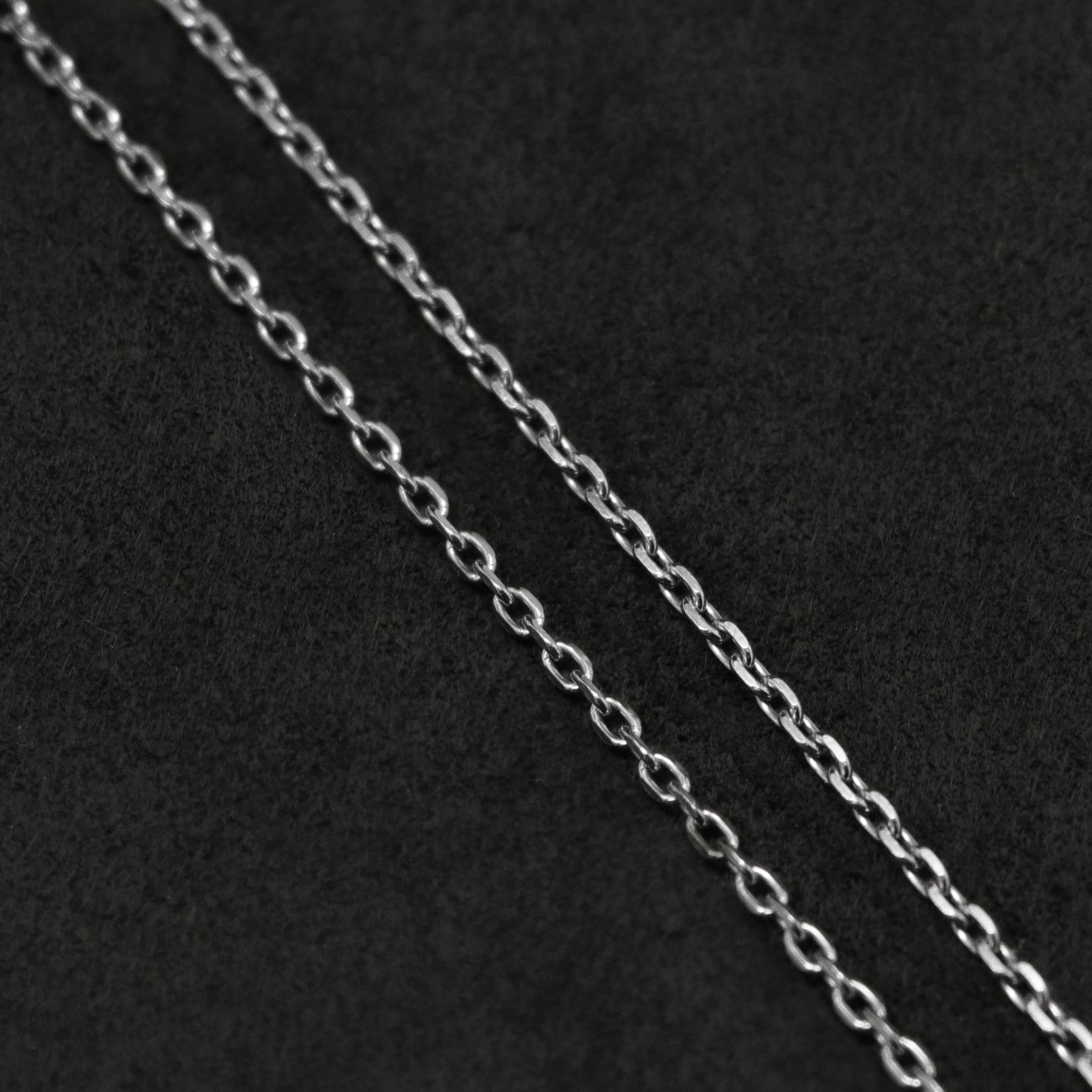 Chain closeup of Platinum 950 necklace with endless loop by Caps Brothers